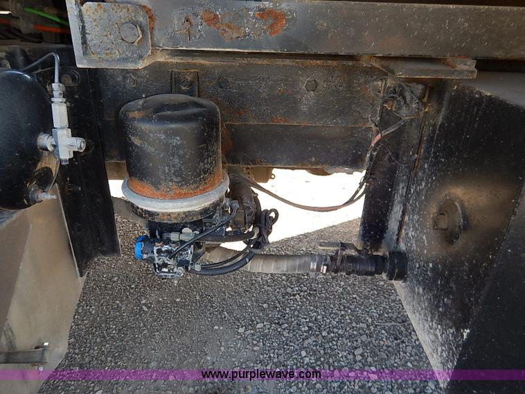 image for item I5256 2007 Peterbilt 335 dump truck