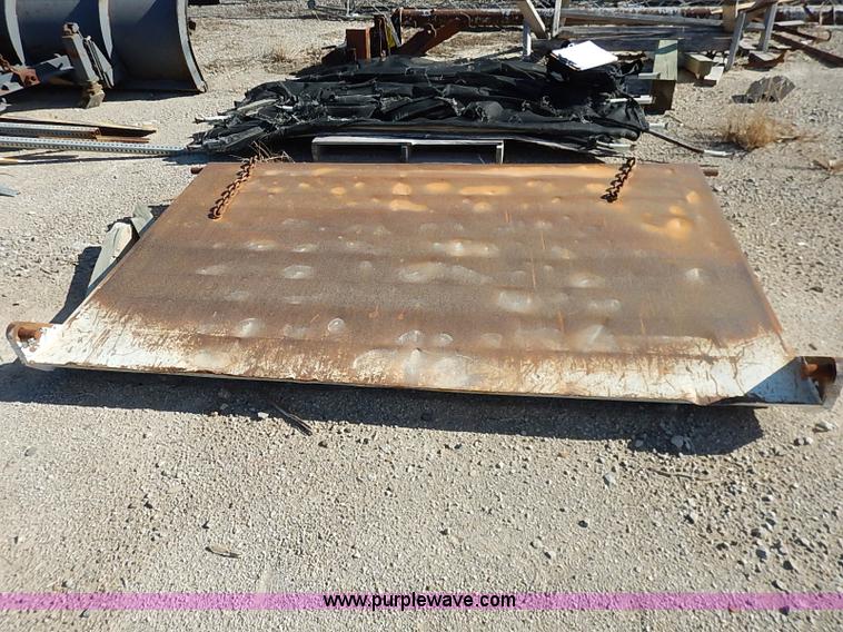 image for item I5256 2007 Peterbilt 335 dump truck