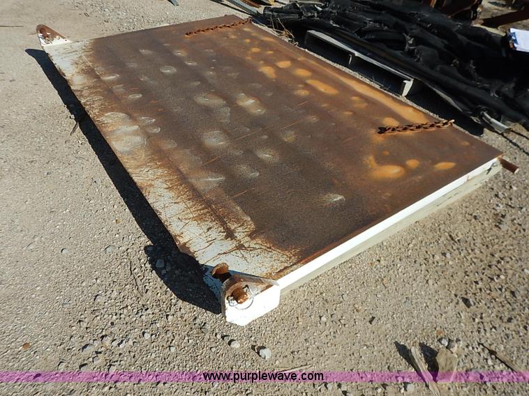 image for item I5256 2007 Peterbilt 335 dump truck