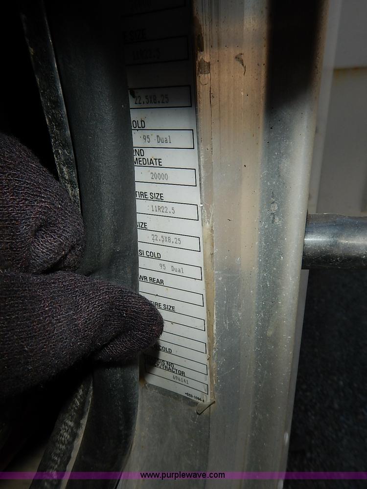 image for item I5256 2007 Peterbilt 335 dump truck