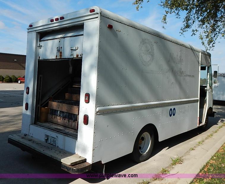 image for item I5292 1990 Chevrolet P30 Grumman van