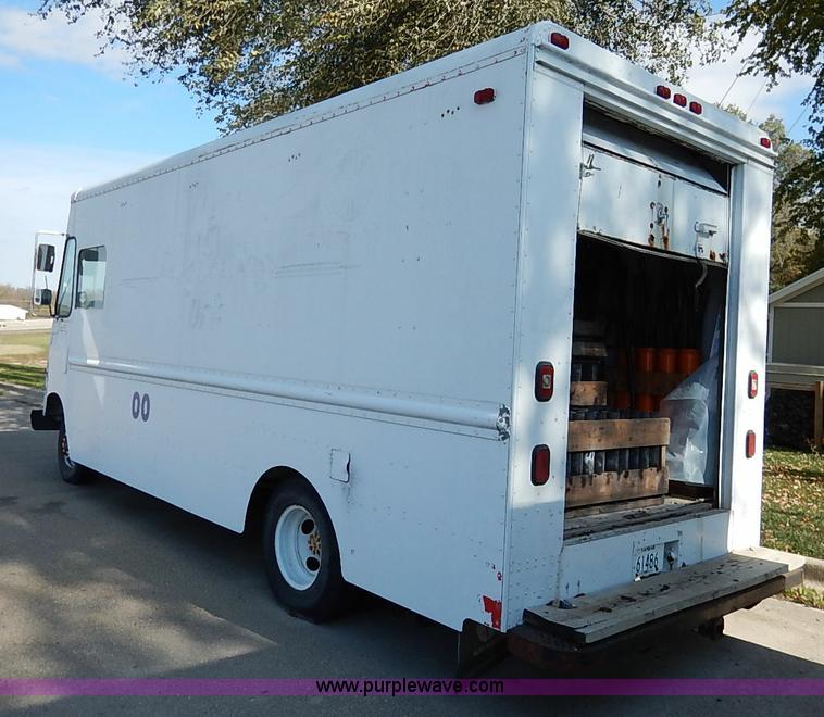 image for item I5292 1990 Chevrolet P30 Grumman van