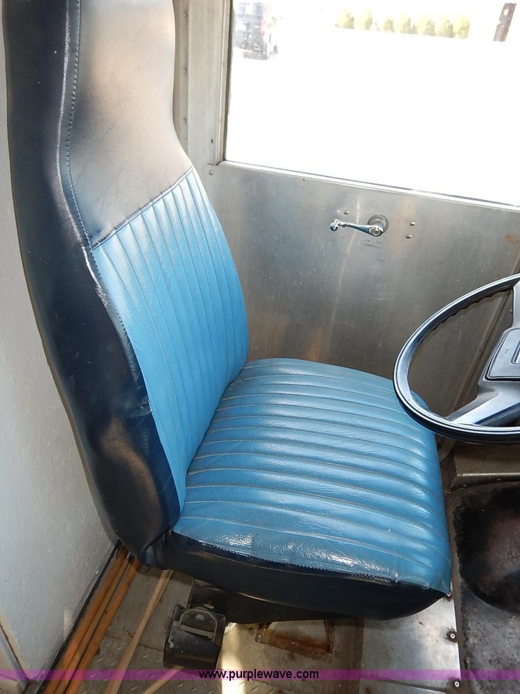 image for item I5292 1990 Chevrolet P30 Grumman van