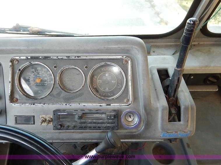 image for item I5292 1990 Chevrolet P30 Grumman van