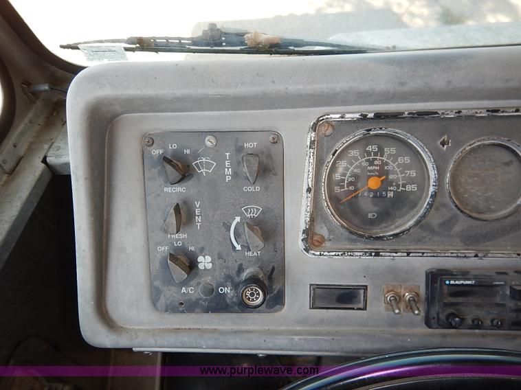 image for item I5292 1990 Chevrolet P30 Grumman van