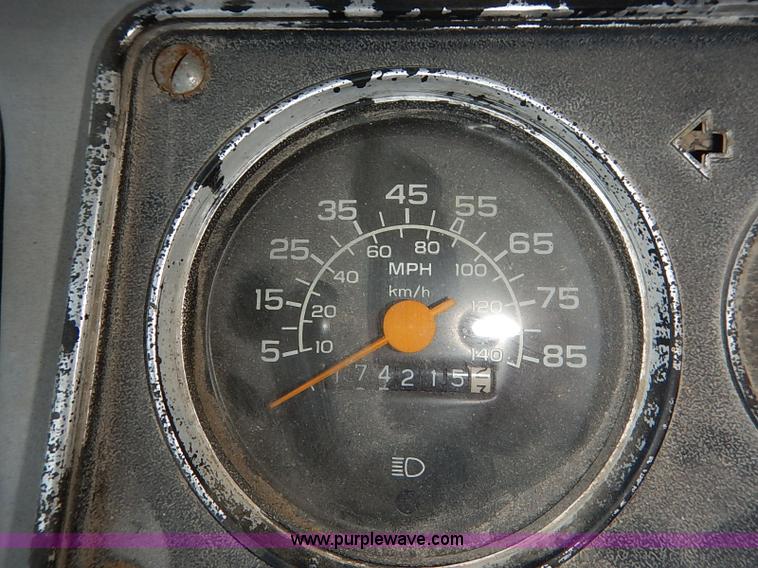 image for item I5292 1990 Chevrolet P30 Grumman van