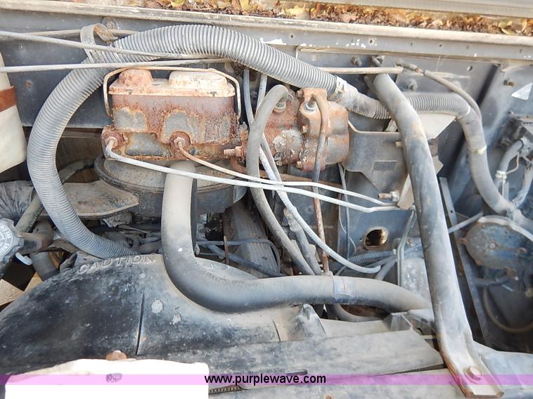 image for item I5292 1990 Chevrolet P30 Grumman van