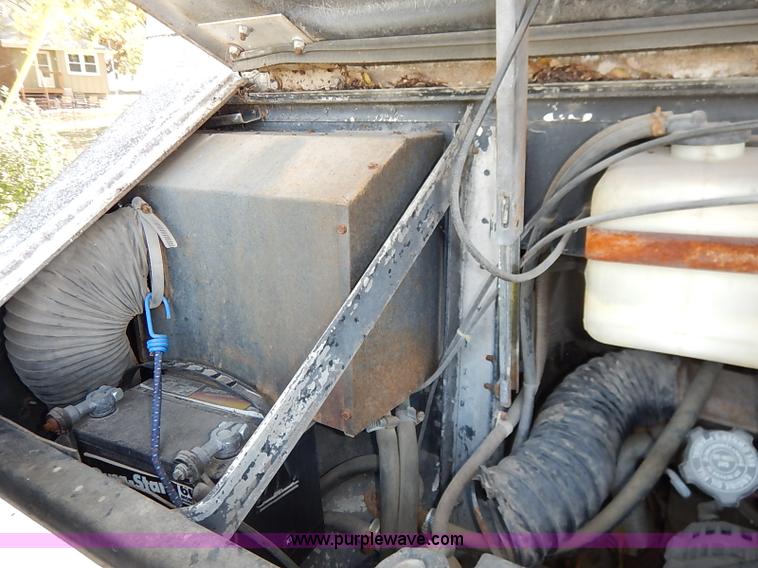 image for item I5292 1990 Chevrolet P30 Grumman van