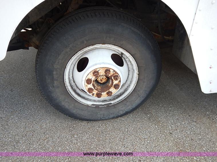 image for item I5292 1990 Chevrolet P30 Grumman van