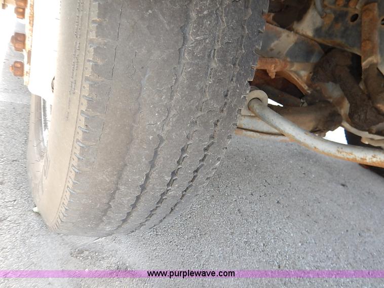 image for item I5292 1990 Chevrolet P30 Grumman van