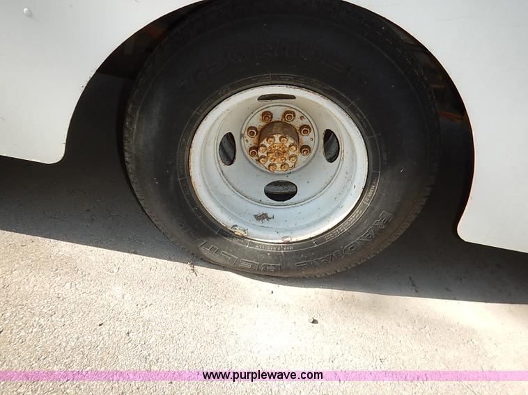 image for item I5292 1990 Chevrolet P30 Grumman van