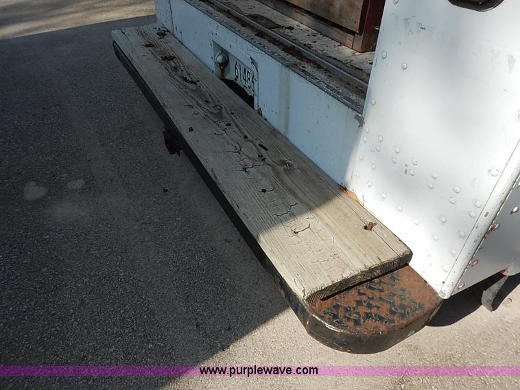 image for item I5292 1990 Chevrolet P30 Grumman van