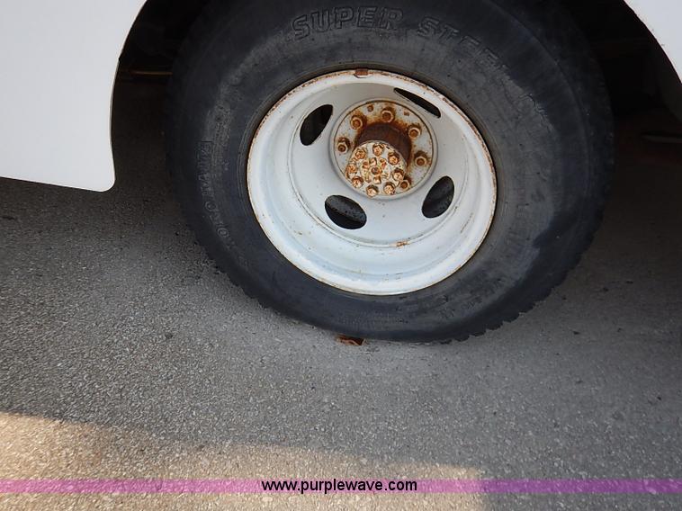 image for item I5292 1990 Chevrolet P30 Grumman van