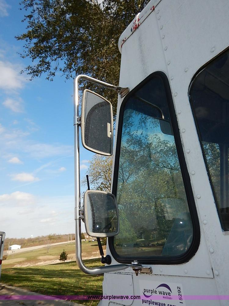 image for item I5292 1990 Chevrolet P30 Grumman van