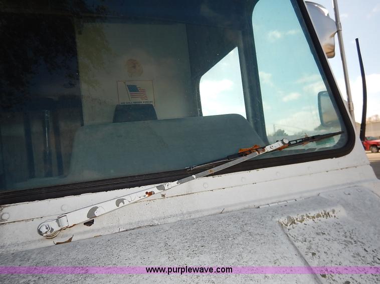 image for item I5292 1990 Chevrolet P30 Grumman van