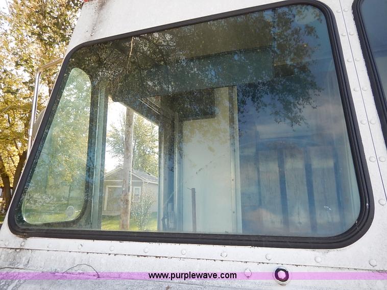 image for item I5292 1990 Chevrolet P30 Grumman van