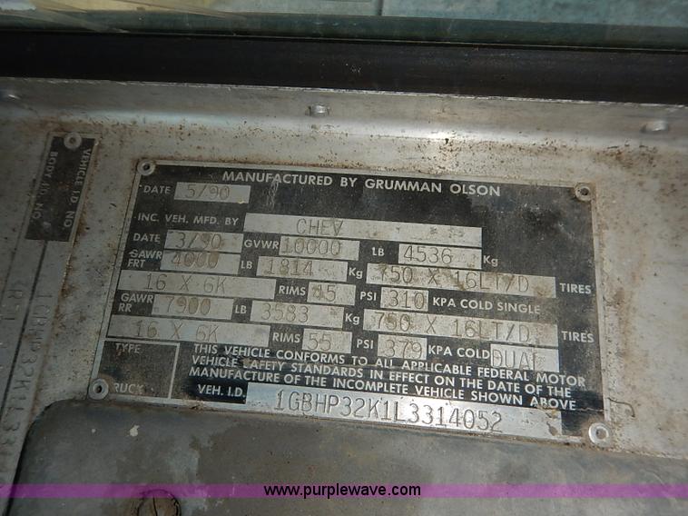 image for item I5292 1990 Chevrolet P30 Grumman van