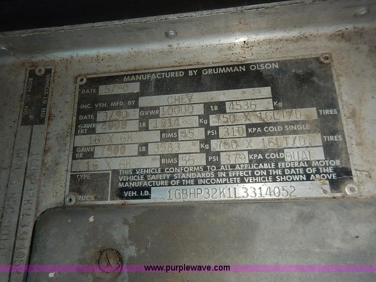 image for item I5292 1990 Chevrolet P30 Grumman van