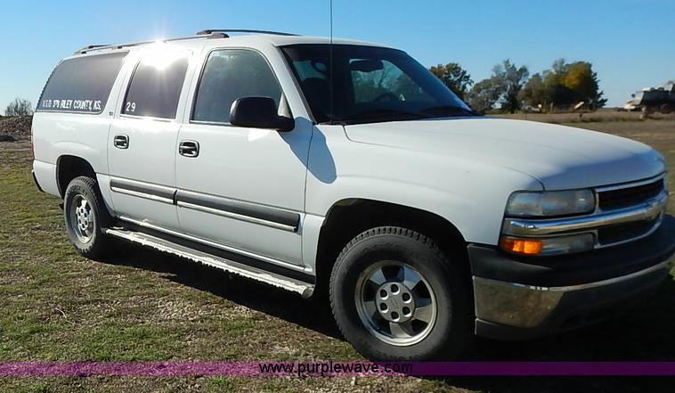 image for item I5294 2001 Chevrolet Suburban C1500 LS SUV