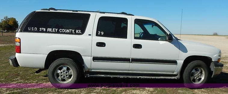 image for item I5294 2001 Chevrolet Suburban C1500 LS SUV