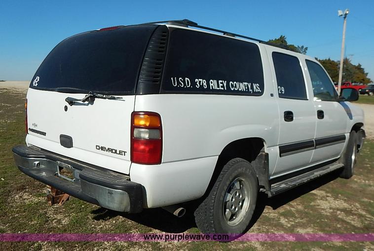 image for item I5294 2001 Chevrolet Suburban C1500 LS SUV