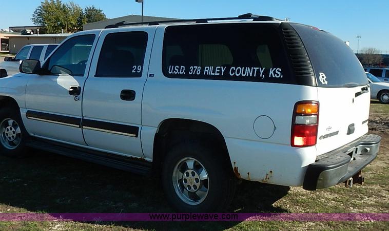 image for item I5294 2001 Chevrolet Suburban C1500 LS SUV