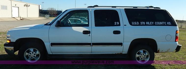 image for item I5294 2001 Chevrolet Suburban C1500 LS SUV