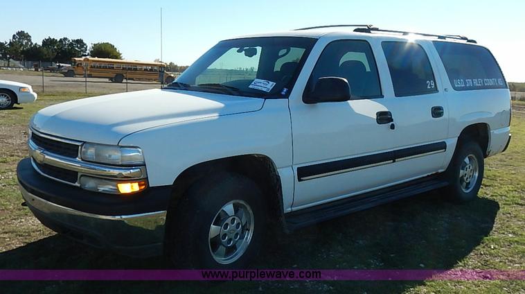 image for item I5294 2001 Chevrolet Suburban C1500 LS SUV