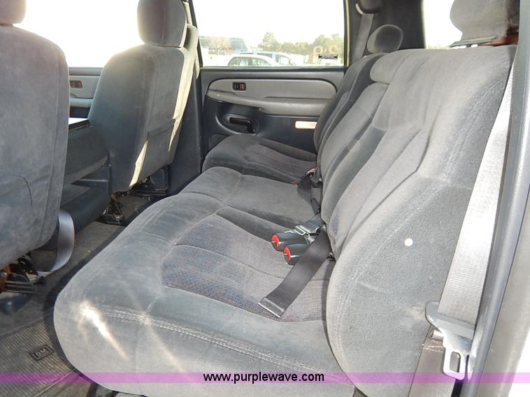 image for item I5294 2001 Chevrolet Suburban C1500 LS SUV