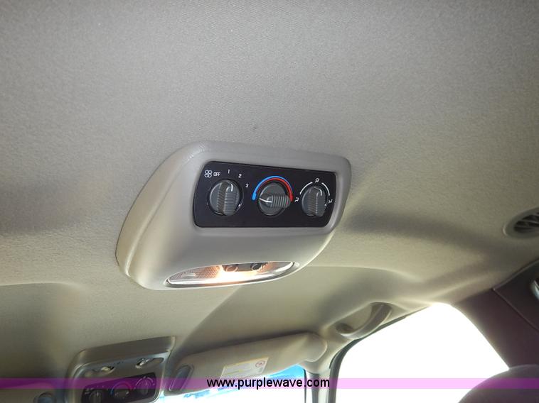 image for item I5294 2001 Chevrolet Suburban C1500 LS SUV