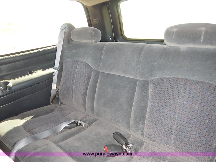 image for item I5294 2001 Chevrolet Suburban C1500 LS SUV
