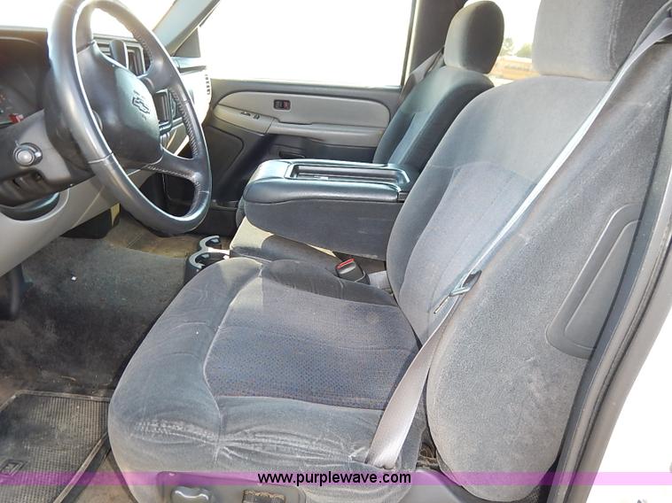 image for item I5294 2001 Chevrolet Suburban C1500 LS SUV