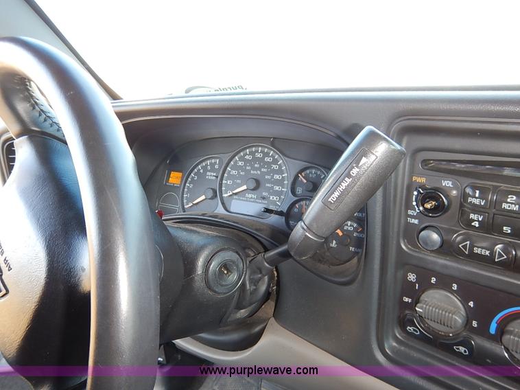 image for item I5294 2001 Chevrolet Suburban C1500 LS SUV