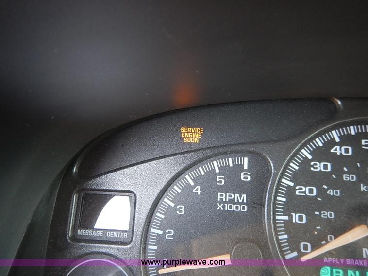 image for item I5294 2001 Chevrolet Suburban C1500 LS SUV