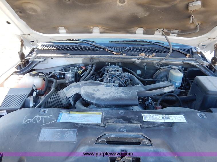 image for item I5294 2001 Chevrolet Suburban C1500 LS SUV