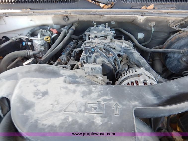 image for item I5294 2001 Chevrolet Suburban C1500 LS SUV