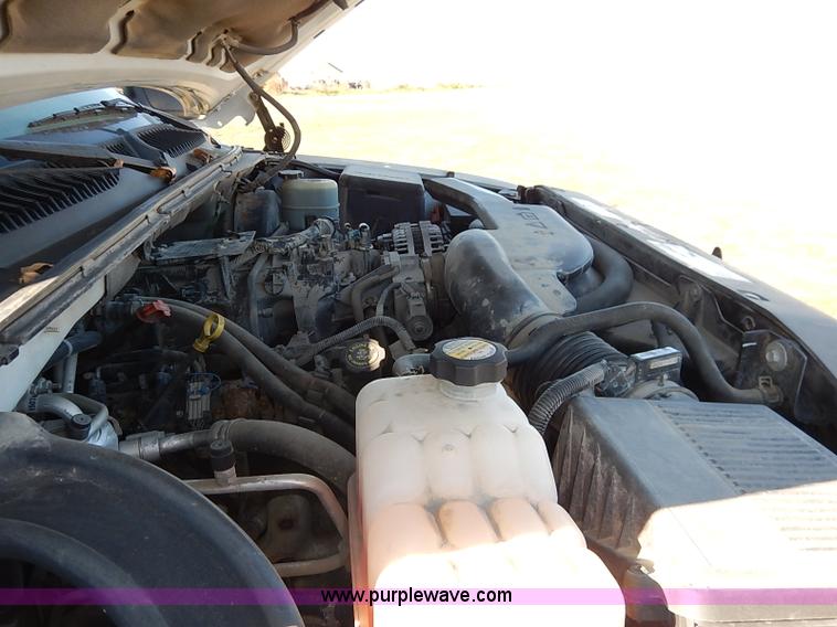 image for item I5294 2001 Chevrolet Suburban C1500 LS SUV