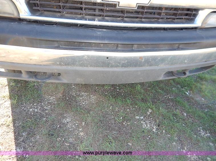 image for item I5294 2001 Chevrolet Suburban C1500 LS SUV