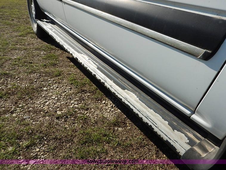 image for item I5294 2001 Chevrolet Suburban C1500 LS SUV