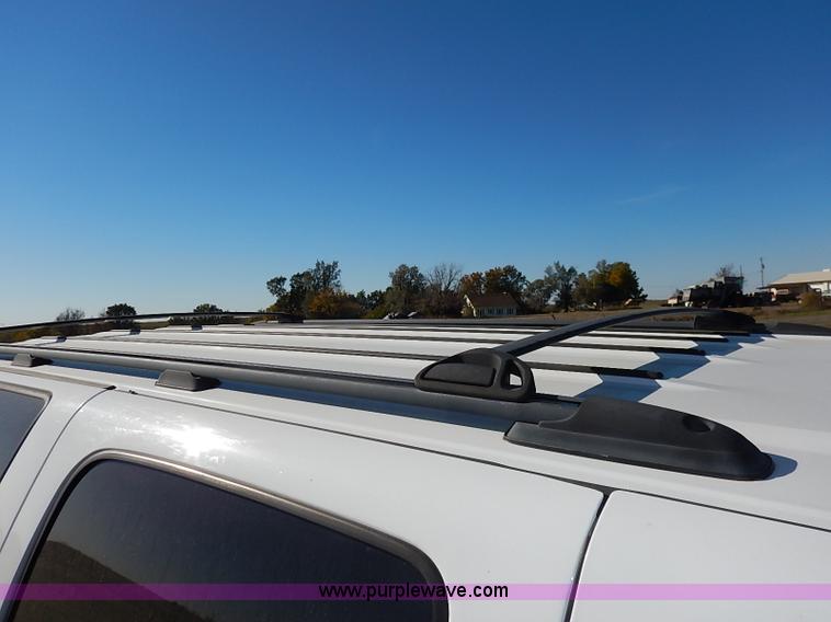 image for item I5294 2001 Chevrolet Suburban C1500 LS SUV