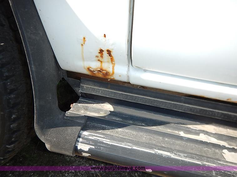 image for item I5294 2001 Chevrolet Suburban C1500 LS SUV