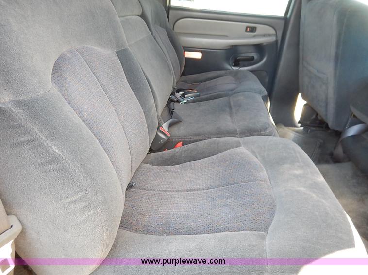 image for item I5294 2001 Chevrolet Suburban C1500 LS SUV
