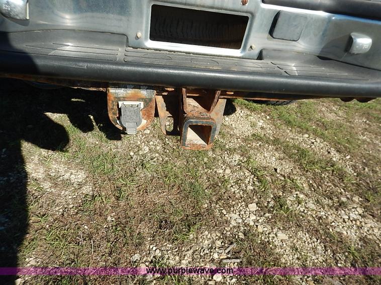 image for item I5294 2001 Chevrolet Suburban C1500 LS SUV