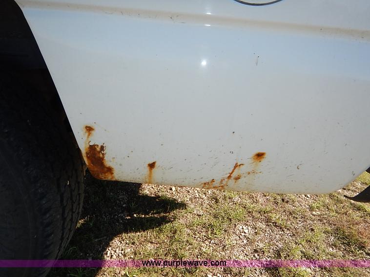 image for item I5294 2001 Chevrolet Suburban C1500 LS SUV