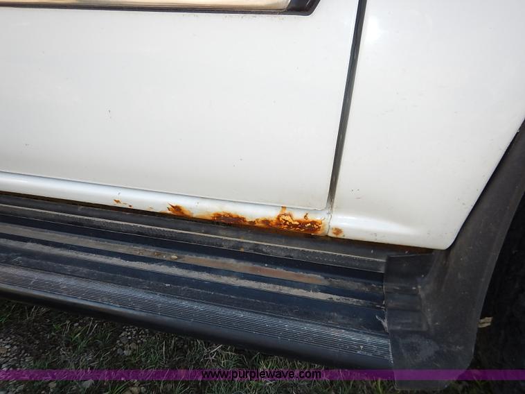 image for item I5294 2001 Chevrolet Suburban C1500 LS SUV