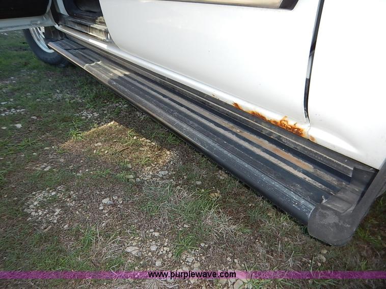 image for item I5294 2001 Chevrolet Suburban C1500 LS SUV