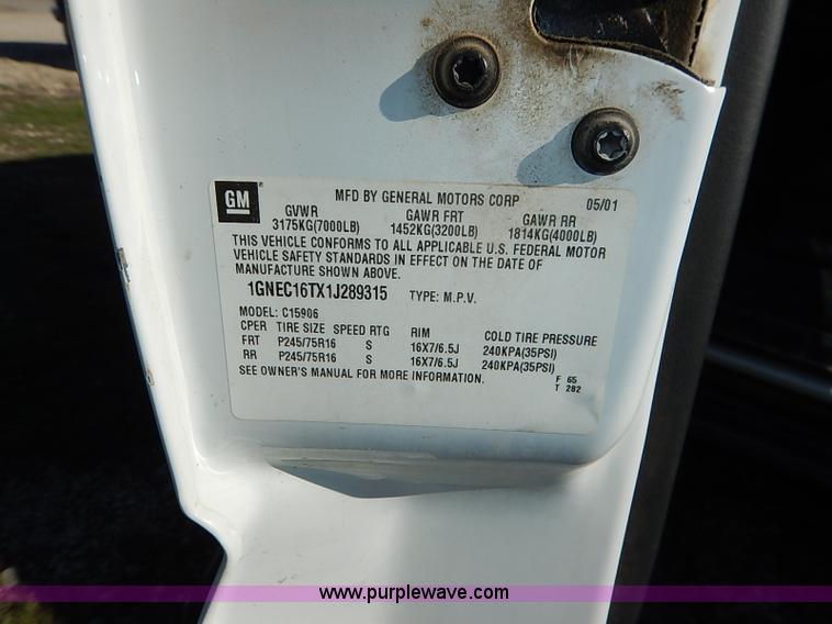 image for item I5294 2001 Chevrolet Suburban C1500 LS SUV