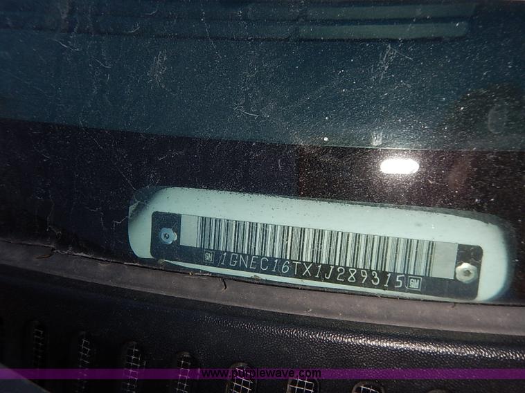 image for item I5294 2001 Chevrolet Suburban C1500 LS SUV