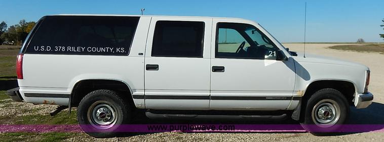 image for item I5295 1999 GMC Suburban 2500 SL SUV