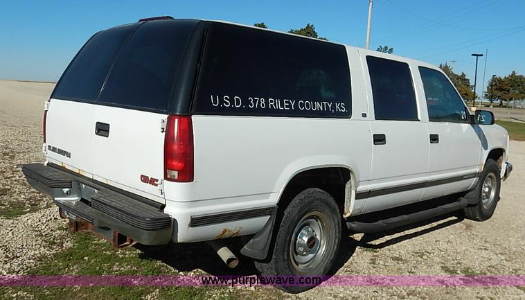 image for item I5295 1999 GMC Suburban 2500 SL SUV